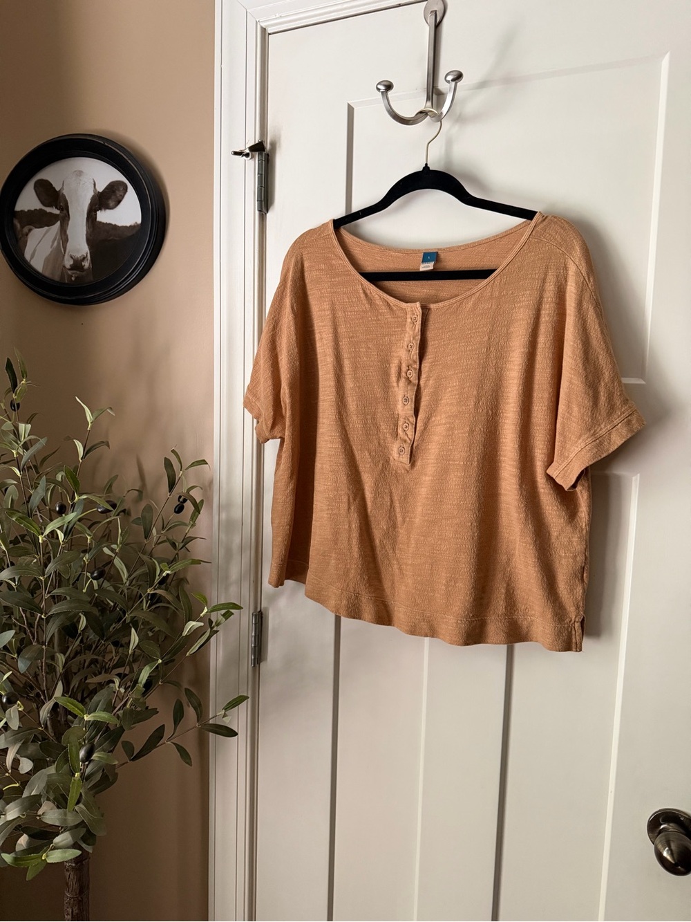 Old Navy Women's Short-Sleeve Henley Top in Camel Size Large
